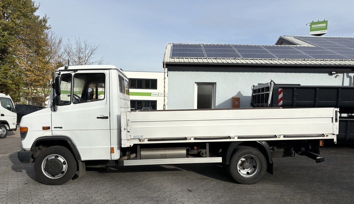 MERCEDES-BENZ Vario 816D Alupritsche 1 Hand - Platós kisteherautó: 3 kép. MERCEDES-BENZ Vario 816D Alupritsche 1 Hand - Platós kisteherautó: 3 kép.