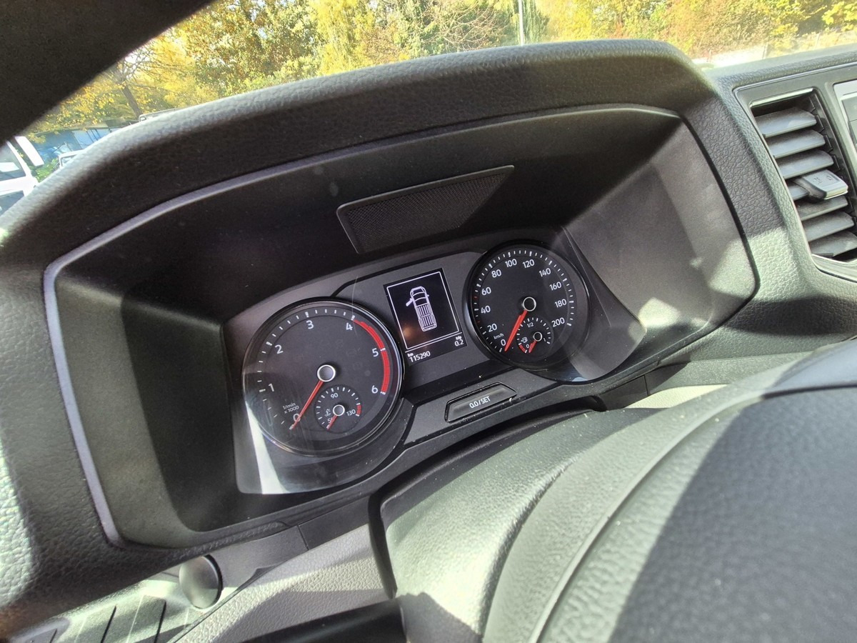 VW Crafter 35 Maxi L4H3 1Hand PDC - Furgon: 5 kép. VW Crafter 35 Maxi L4H3 1Hand PDC - Furgon: 5 kép.