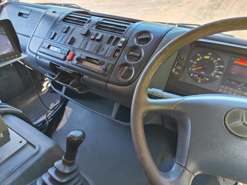 Bucher Cityfant 60 MB Atego - Utcaseprő gép: 5 kép. Bucher Cityfant 60 MB Atego - Utcaseprő gép: 5 kép.