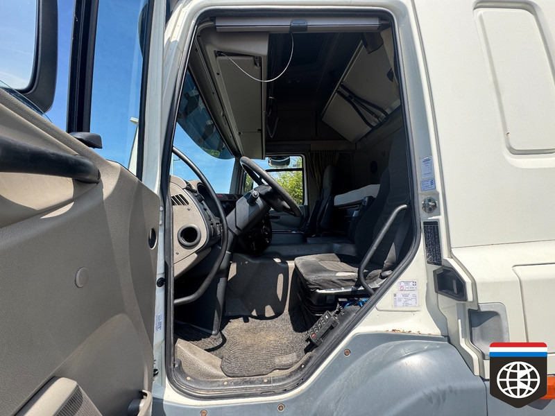 DAF CF 85 6X2/4 - DEEPFREEZER -30oC / CHEREAU / 3000 taillift - Hűtős teherautó: 5 kép. DAF CF 85 6X2/4 - DEEPFREEZER -30oC / CHEREAU / 3000 taillift - Hűtős teherautó: 5 kép.