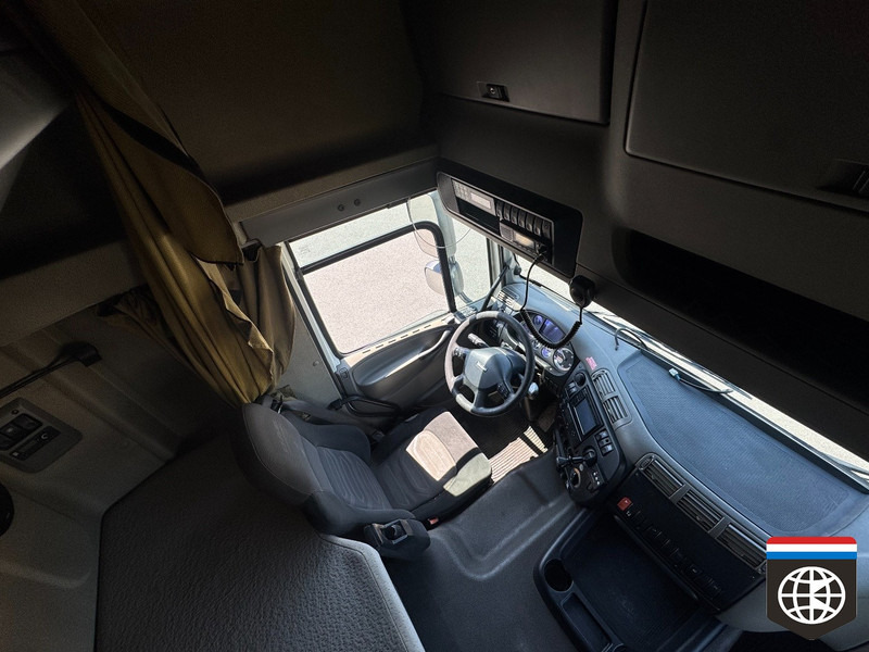 DAF CF 85 6X2/4 - DEEPFREEZER -30oC / CHEREAU / 3000 taillift - Hűtős teherautó: 4 kép. DAF CF 85 6X2/4 - DEEPFREEZER -30oC / CHEREAU / 3000 taillift - Hűtős teherautó: 4 kép.