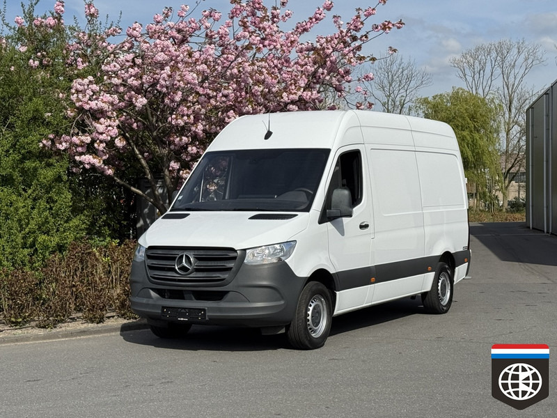 Mercedes-Benz Sprinter 315 RWD - Man - A/C - ACC - Kis furgon: 1 kép. Mercedes-Benz Sprinter 315 RWD - Man - A/C - ACC - Kis furgon: 1 kép.