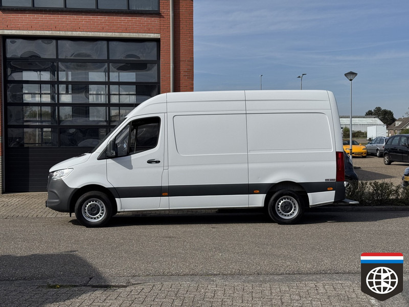 Mercedes-Benz Sprinter 315 RWD - Man - A/C - ACC - Kis furgon: 3 kép. Mercedes-Benz Sprinter 315 RWD - Man - A/C - ACC - Kis furgon: 3 kép.