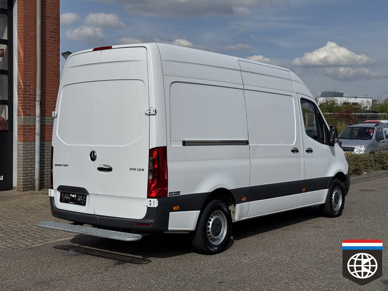 Mercedes-Benz Sprinter 315 RWD - Man - A/C - ACC - Kis furgon: 5 kép. Mercedes-Benz Sprinter 315 RWD - Man - A/C - ACC - Kis furgon: 5 kép.