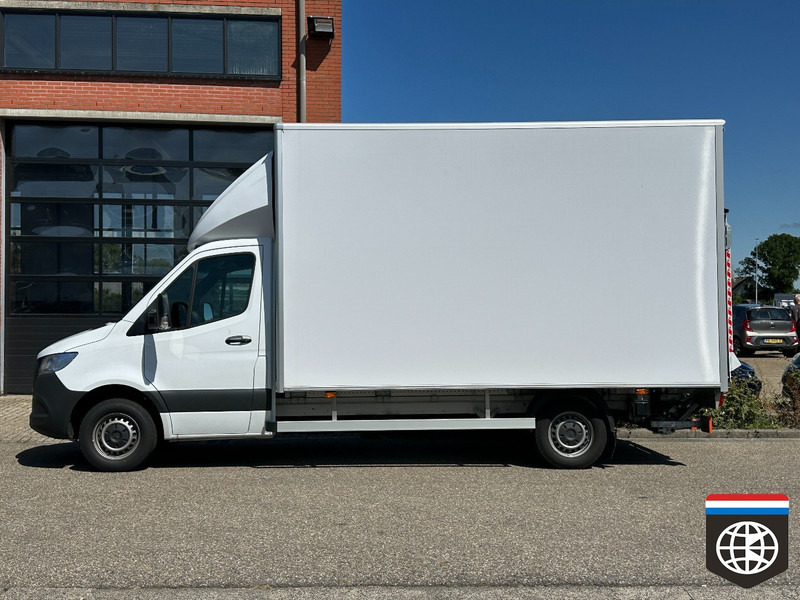 Mercedes-Benz Sprinter - Dobozos kisteherautó: 4 kép. Mercedes-Benz Sprinter - Dobozos kisteherautó: 4 kép.