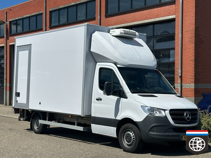 Mercedes-Benz Sprinter - Hűtős kisteherautó: 2 kép. Mercedes-Benz Sprinter - Hűtős kisteherautó: 2 kép.