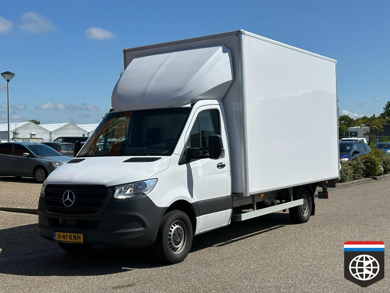 Mercedes-Benz Sprinter - Dobozos kisteherautó: 3 kép. Mercedes-Benz Sprinter - Dobozos kisteherautó: 3 kép.