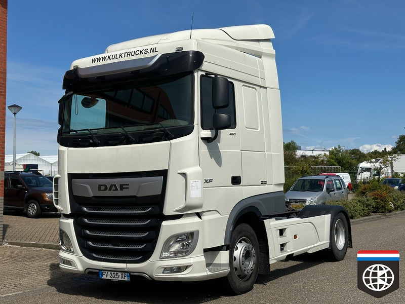 DAF XF 480 FT RETARDER - PTO - Space Cab - FULL SPOILER - NIGHT A/C - Nyergesvontató: 2 kép. DAF XF 480 FT RETARDER - PTO - Space Cab - FULL SPOILER - NIGHT A/C - Nyergesvontató: 2 kép.