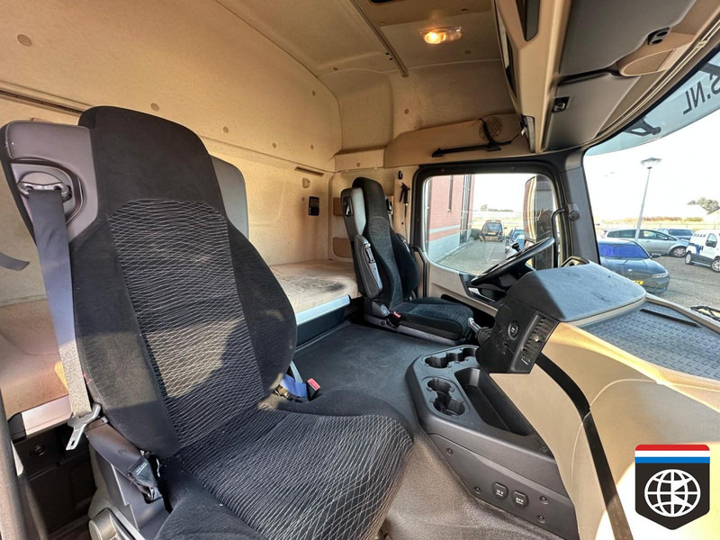 Nyergesvontató Mercedes-Benz ACTROS 1840 L /  SLEEPER CAB: 17 kép.