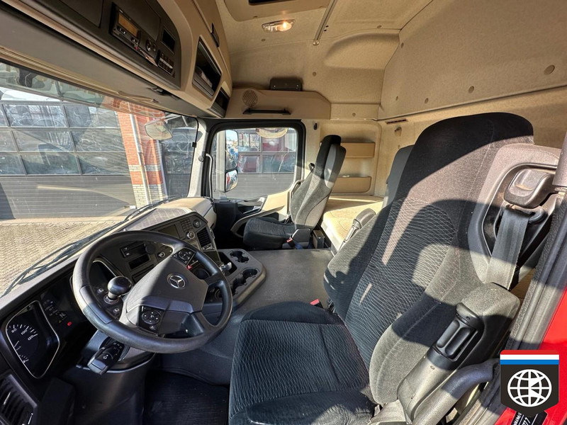 Nyergesvontató Mercedes-Benz ACTROS 1840 L /  SLEEPER CAB: 12 kép.