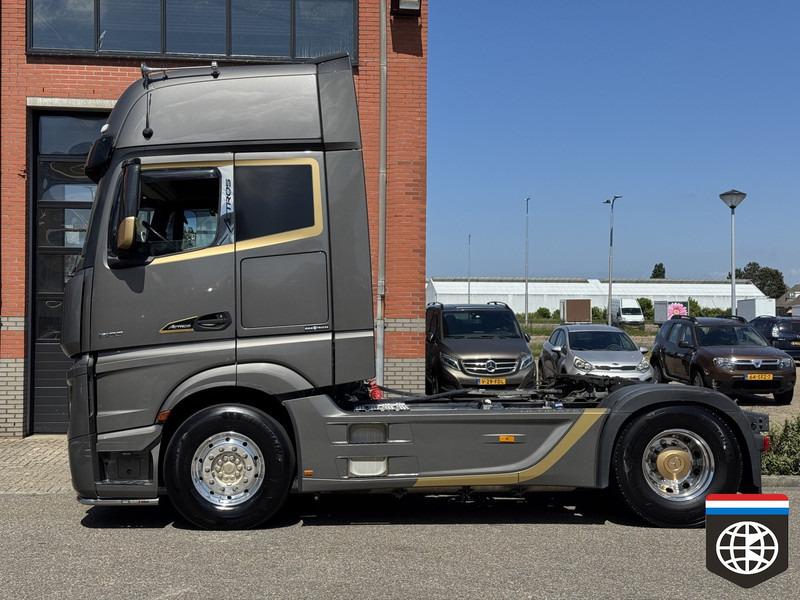 Mercedes-Benz ACTROS 1863 GigaSpace - Retarder Night A/C *** LIMITED EDITION*** - Nyergesvontató: 3 kép. Mercedes-Benz ACTROS 1863 GigaSpace - Retarder Night A/C *** LIMITED EDITION*** - Nyergesvontató: 3 kép.