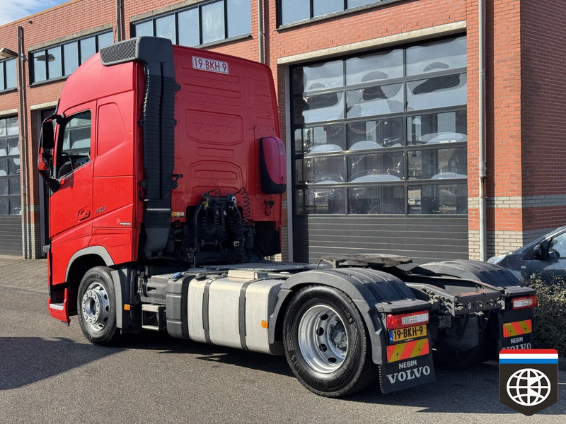 Volvo FH 420 4X2 420 - ADR/VLG - PTO - EURO 6C - Nyergesvontató: 4 kép. Volvo FH 420 4X2 420 - ADR/VLG - PTO - EURO 6C - Nyergesvontató: 4 kép.