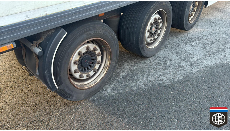 Van Eck UT-3 AIR FREIGHT - VOLUME MULTI TEMP - DATALOG - 3x BPW 1x LIFT - Félpótkocsi hűtős: 4 kép. Van Eck UT-3 AIR FREIGHT - VOLUME MULTI TEMP - DATALOG - 3x BPW 1x LIFT - Félpótkocsi hűtős: 4 kép.