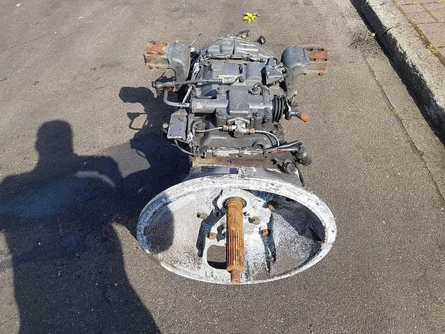 Scania GRS890 - Alkatrész: 3 kép. Scania GRS890 - Alkatrész: 3 kép.