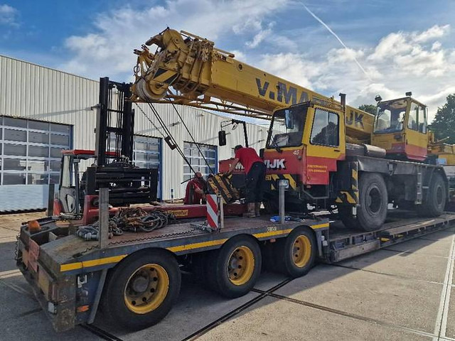 Liebherr LTM 1035 - Terepjáró mobil daru: 4 kép. Liebherr LTM 1035 - Terepjáró mobil daru: 4 kép.