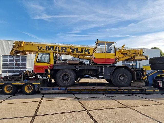 Liebherr LTM 1035 - Terepjáró mobil daru: 3 kép. Liebherr LTM 1035 - Terepjáró mobil daru: 3 kép.