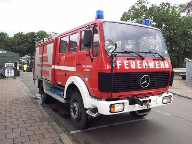 Mercedes-Benz 1019 AF 36 - Tűzoltóautó: 1 kép. Mercedes-Benz 1019 AF 36 - Tűzoltóautó: 1 kép.