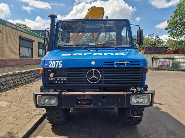 Mercedes-Benz U 1200 4X4 - Darus autó: 3 kép. Mercedes-Benz U 1200 4X4 - Darus autó: 3 kép.