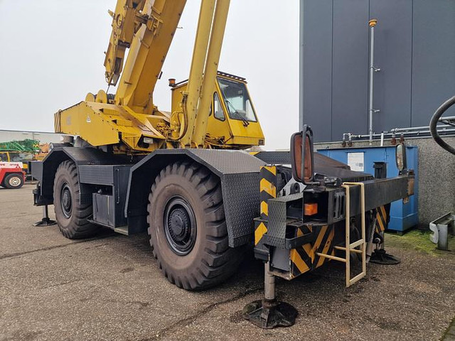 Tadano TR-400E - Terepjáró mobil daru: 3 kép. Tadano TR-400E - Terepjáró mobil daru: 3 kép.