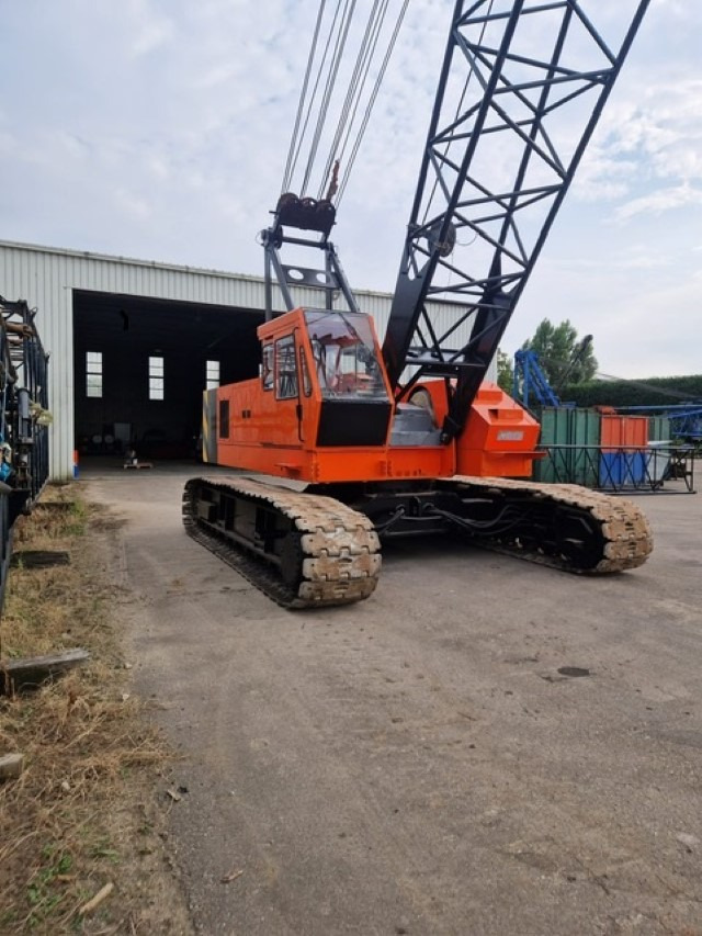 Hitachi KH180-3 - Lánctalpas daru: 2 kép. Hitachi KH180-3 - Lánctalpas daru: 2 kép.