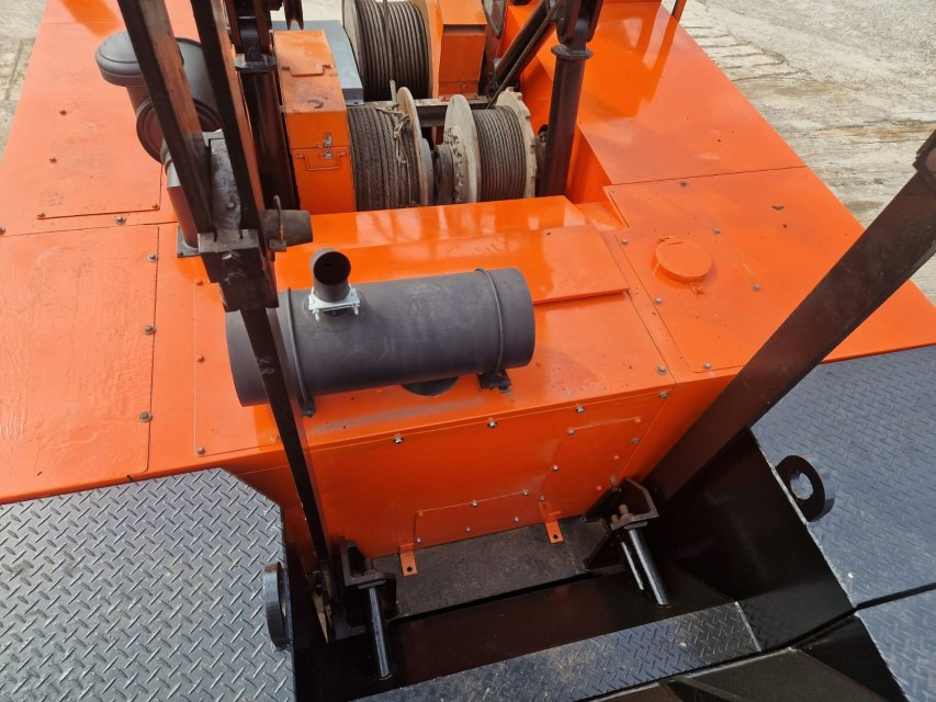 Hitachi KH180-3 - Lánctalpas daru: 3 kép. Hitachi KH180-3 - Lánctalpas daru: 3 kép.