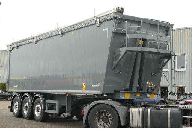 Benalu Agriliner FL 9150, Alu, 51m³,Kombitür,Alu-Felgen - Félpótkocsi billenőplatós: 4 kép. Benalu Agriliner FL 9150, Alu, 51m³,Kombitür,Alu-Felgen - Félpótkocsi billenőplatós: 4 kép.