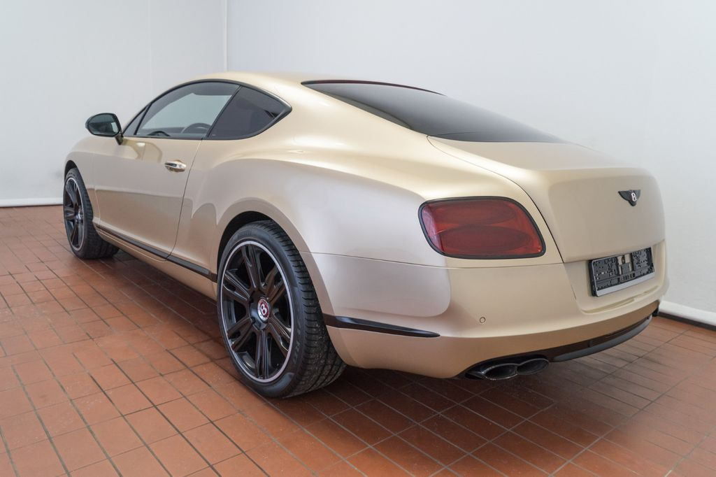 Bentley Continental GT 4.0 V8 4WD/Kamera/21 Zoll/LED - Autó: 2 kép. Bentley Continental GT 4.0 V8 4WD/Kamera/21 Zoll/LED - Autó: 2 kép.