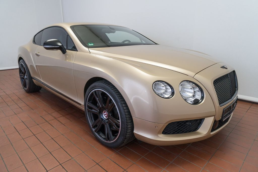 Bentley Continental GT 4.0 V8 4WD/Kamera/21 Zoll/LED - Autó: 3 kép. Bentley Continental GT 4.0 V8 4WD/Kamera/21 Zoll/LED - Autó: 3 kép.