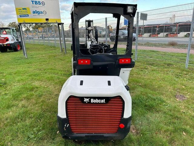 Bobcat L28, Neuwertiger Zustand, S.W.S., Schaufel - Gumikerekes homlokrakodó: 4 kép. Bobcat L28, Neuwertiger Zustand, S.W.S., Schaufel - Gumikerekes homlokrakodó: 4 kép.