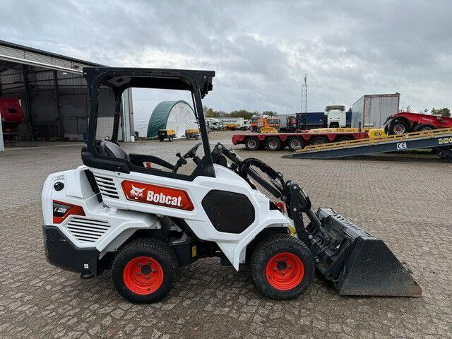 Gumikerekes homlokrakodó Bobcat L28, Schaufel, Palettengabel, S.W.S.: 6 kép.