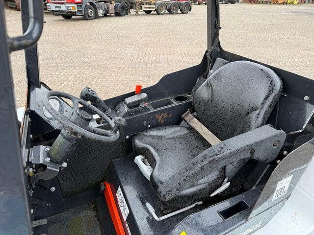 Gumikerekes homlokrakodó Bobcat L28, Schaufel, Palettengabel, S.W.S.: 10 kép.