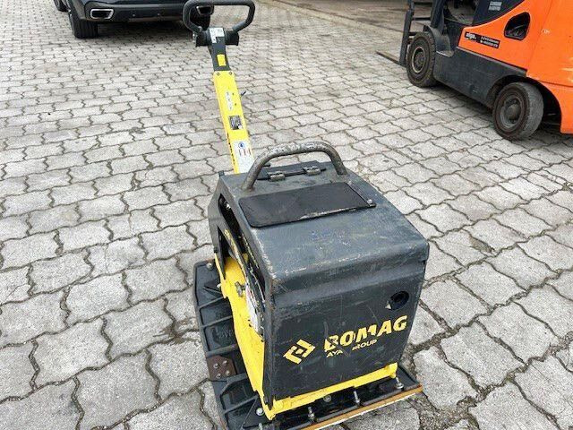Bomag BPR 35/60 D, Rüttler, Stampfer, Hatz, Neuwertig - Lapvibrátor: 2 kép. Bomag BPR 35/60 D, Rüttler, Stampfer, Hatz, Neuwertig - Lapvibrátor: 2 kép.
