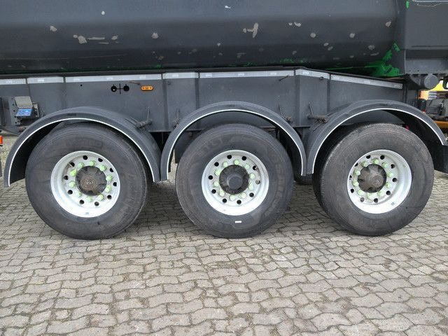 Carnehl CHKS/AH, Alu, 28m³, Kunststoffauskleidung, Lift - Félpótkocsi billenőplatós: 3 kép. Carnehl CHKS/AH, Alu, 28m³, Kunststoffauskleidung, Lift - Félpótkocsi billenőplatós: 3 kép.