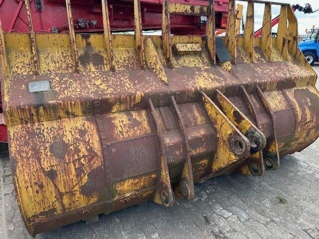 Caterpillar 966E, Ladeschaufel, Schaufel mit Zähne, 4,5m³ - Gumikerekes homlokrakodó: 4 kép. Caterpillar 966E, Ladeschaufel, Schaufel mit Zähne, 4,5m³ - Gumikerekes homlokrakodó: 4 kép.