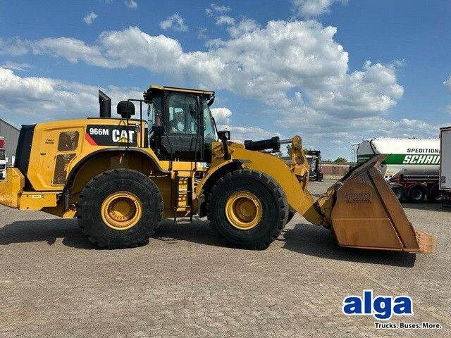 Caterpillar 966M, S.W.S. System, Kamera, ZSA, Waage - Gumikerekes homlokrakodó: 2 kép. Caterpillar 966M, S.W.S. System, Kamera, ZSA, Waage - Gumikerekes homlokrakodó: 2 kép.