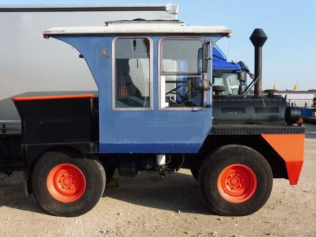 Cordes Zugmaschine (Lokomotive) Personenanhänger - Távolsági busz: 4 kép. Cordes Zugmaschine (Lokomotive) Personenanhänger - Távolsági busz: 4 kép.