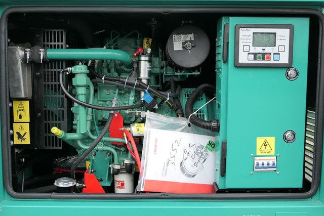 Cummins 10 kVA, Stromgenerator, Stamford - Áramfejlesztő: 3 kép. Cummins 10 kVA, Stromgenerator, Stamford - Áramfejlesztő: 3 kép.