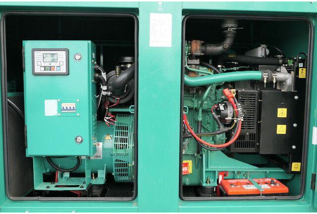 Cummins Stromgenerator, 40 kVA, sofort vefügbar - Áramfejlesztő: 2 kép. Cummins Stromgenerator, 40 kVA, sofort vefügbar - Áramfejlesztő: 2 kép.