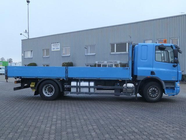 DAF CF 75.360 4x2, Retarder, Klima, AHK, Gerüstbau - Platós teherautó: 2 kép. DAF CF 75.360 4x2, Retarder, Klima, AHK, Gerüstbau - Platós teherautó: 2 kép.
