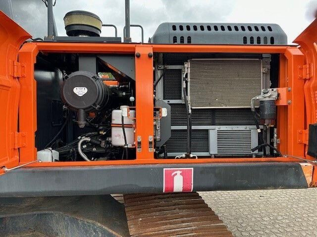 Doosan DX 255 LC-5/Schnellwechsel System/Rototilt R8 - Lánctalpas kotró: 5 kép. Doosan DX 255 LC-5/Schnellwechsel System/Rototilt R8 - Lánctalpas kotró: 5 kép.