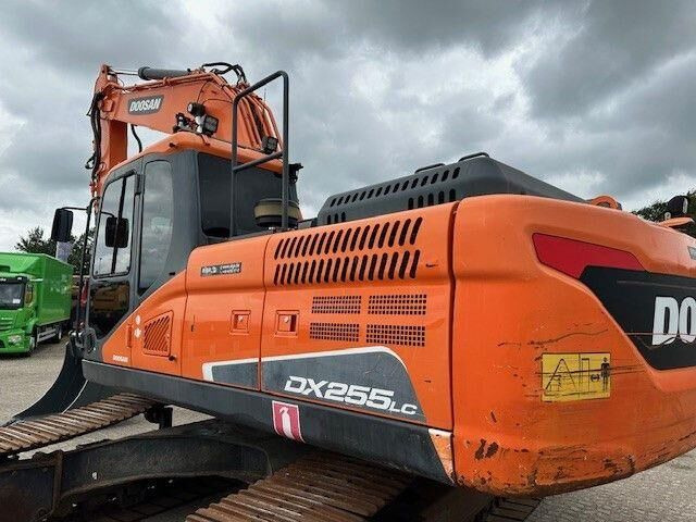 Doosan DX 255 LC-5/Schnellwechsel System/Rototilt R8 - Lánctalpas kotró: 3 kép. Doosan DX 255 LC-5/Schnellwechsel System/Rototilt R8 - Lánctalpas kotró: 3 kép.