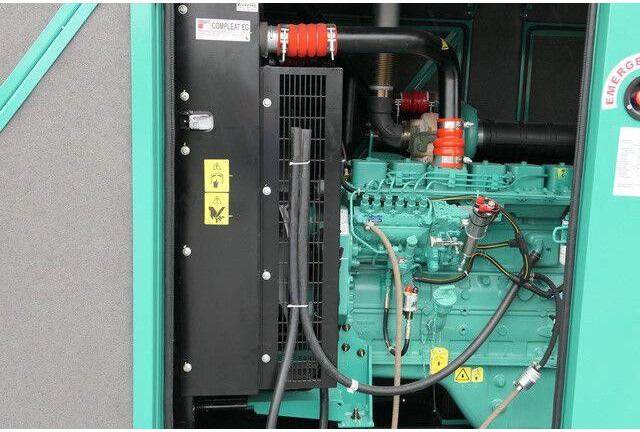 Cummins 125 kVA, Stromgenerator, Isoliert - Építőipari gépek: 3 kép. Cummins 125 kVA, Stromgenerator, Isoliert - Építőipari gépek: 3 kép.