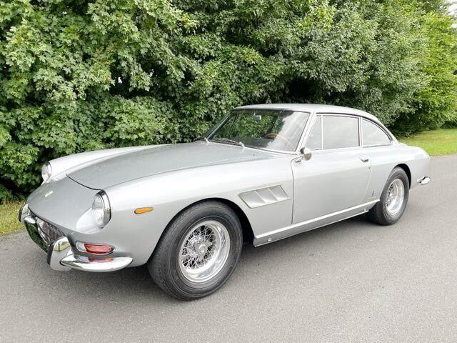 Ferrari 330 GT Coupe 2+2/TÜV neu/H-Zulassung - Kupé: 1 kép. Ferrari 330 GT Coupe 2+2/TÜV neu/H-Zulassung - Kupé: 1 kép.