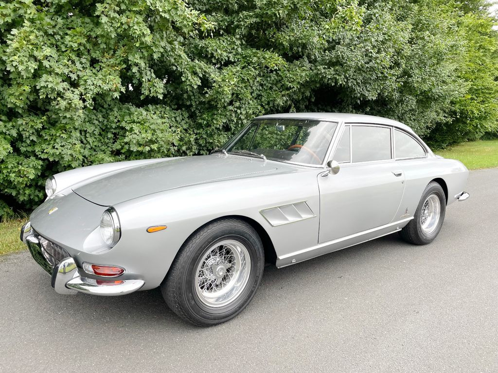 Ferrari 330 GT Coupe 2+2/TÜV neu/H-Zulassung - Autó: 1 kép. Ferrari 330 GT Coupe 2+2/TÜV neu/H-Zulassung - Autó: 1 kép.