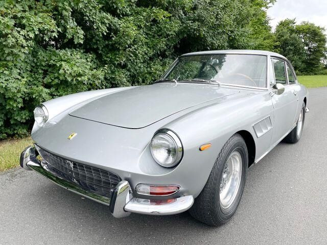 Ferrari 330 GT Coupe 2+2/TÜV neu/H-Zulassung - Kupé: 3 kép. Ferrari 330 GT Coupe 2+2/TÜV neu/H-Zulassung - Kupé: 3 kép.