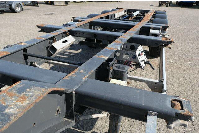 Félpótkocsi mélybölcsős Fliegl SDS 380 SDS01, 20/30 & 40 Fuß Container, BPW: 6 kép. Félpótkocsi mélybölcsős Fliegl SDS 380 SDS01, 20/30 & 40 Fuß Container, BPW: 6 kép.