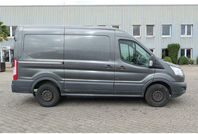 Ford Transit 4x2, 3 Sitz, Klima, AHK, Handwerker - Furgon: 2 kép. Ford Transit 4x2, 3 Sitz, Klima, AHK, Handwerker - Furgon: 2 kép.