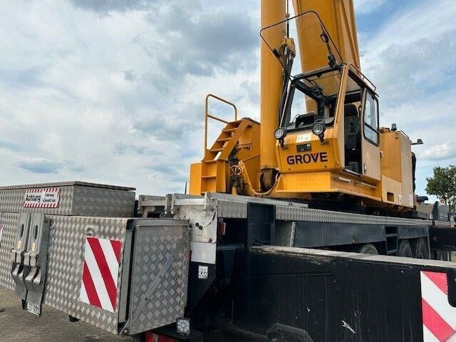 Grove GMK6300 KRAN 300/330 Tonnen - Toronydaru: 3 kép. Grove GMK6300 KRAN 300/330 Tonnen - Toronydaru: 3 kép.