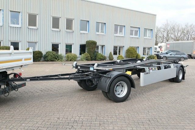 HKM G 18 SZL 5.2, Schlitten, Zwillingsbereifung, LED - Multiliftes/ Konténerszállító pótkocsi: 2 kép. HKM G 18 SZL 5.2, Schlitten, Zwillingsbereifung, LED - Multiliftes/ Konténerszállító pótkocsi: 2 kép.