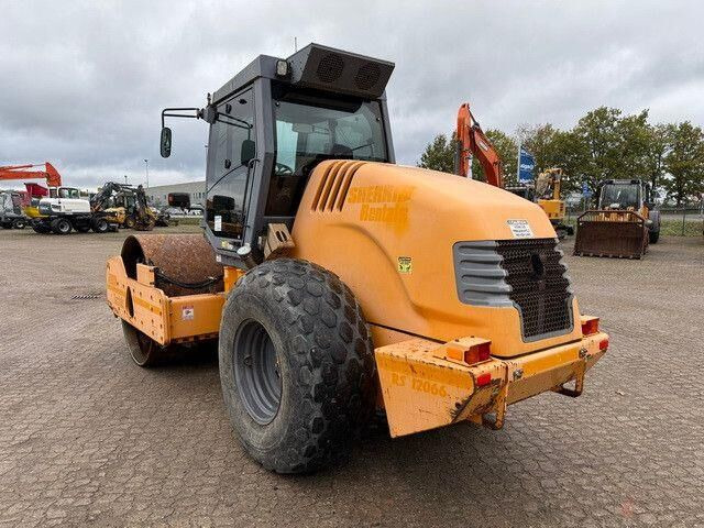 Hamm 3412HT, Vibration, Walzenzug, Deutz-Motor - Henger: 3 kép. Hamm 3412HT, Vibration, Walzenzug, Deutz-Motor - Henger: 3 kép.